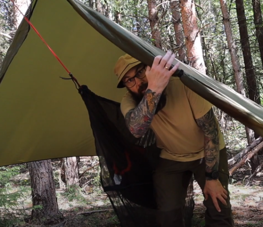 Hvordan henge opp myggnetting og tarp over hengekøye