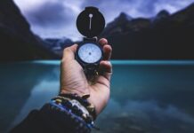 Kun en av to nordmenn kan kart og kompass