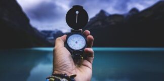 Kun en av to nordmenn kan kart og kompass