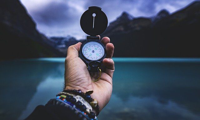 Kun en av to nordmenn kan kart og kompass