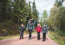 Barn kan reglene i naturen, men få kjenner allemannsretten familie friluftsliv