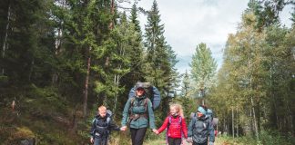 Barn kan reglene i naturen, men få kjenner allemannsretten familie friluftsliv